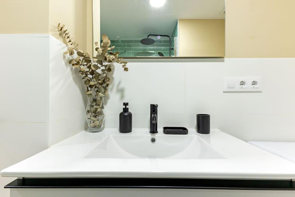 New Suite Reformada Con Excelente Ubicacion เซบีญา ภายนอก รูปภาพ